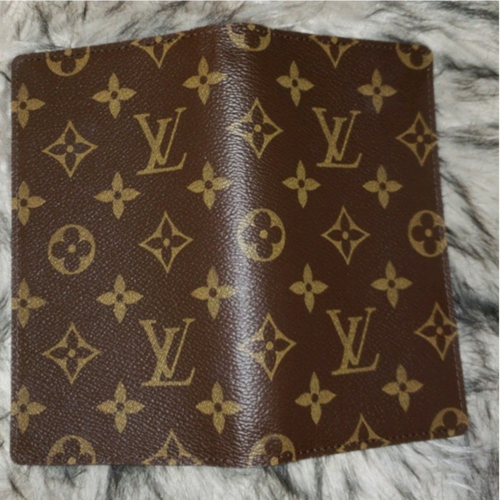 SOLD💥Authentic LV Pocket Agenda cover - Picture 4 of 7